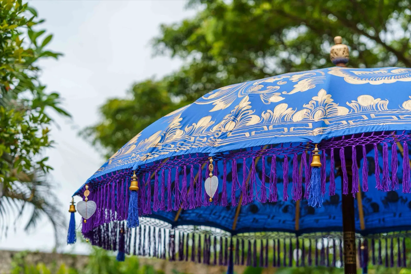 Lapis Bali umbrella · Lapis navy · gold motif · twin-toned fringe