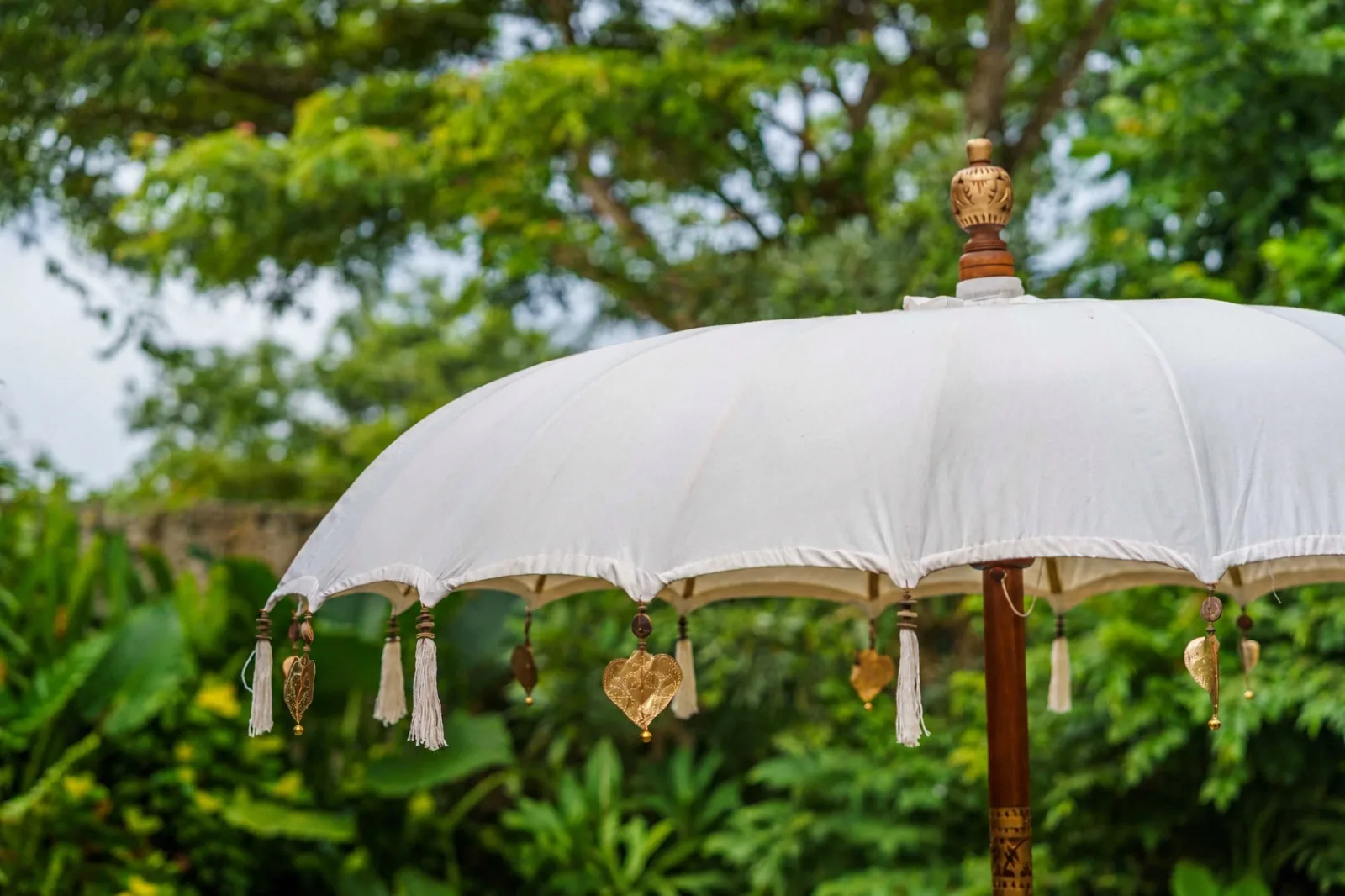 Wedding Sand Bali umbrella · Sand cream · gold scrollwork · macramé skirt