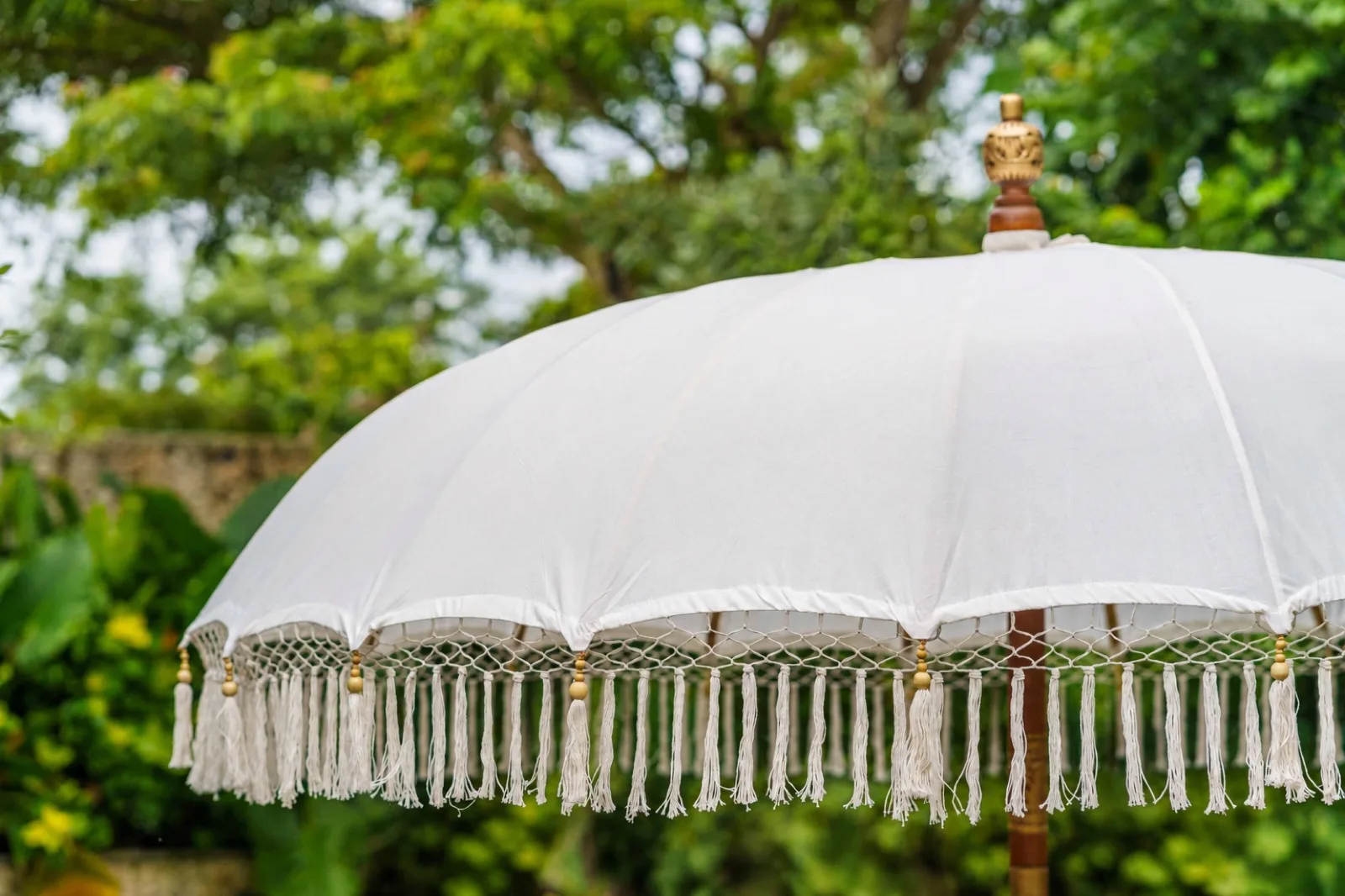 Classic White Bali umbrella · Pure white · macramé net fringe